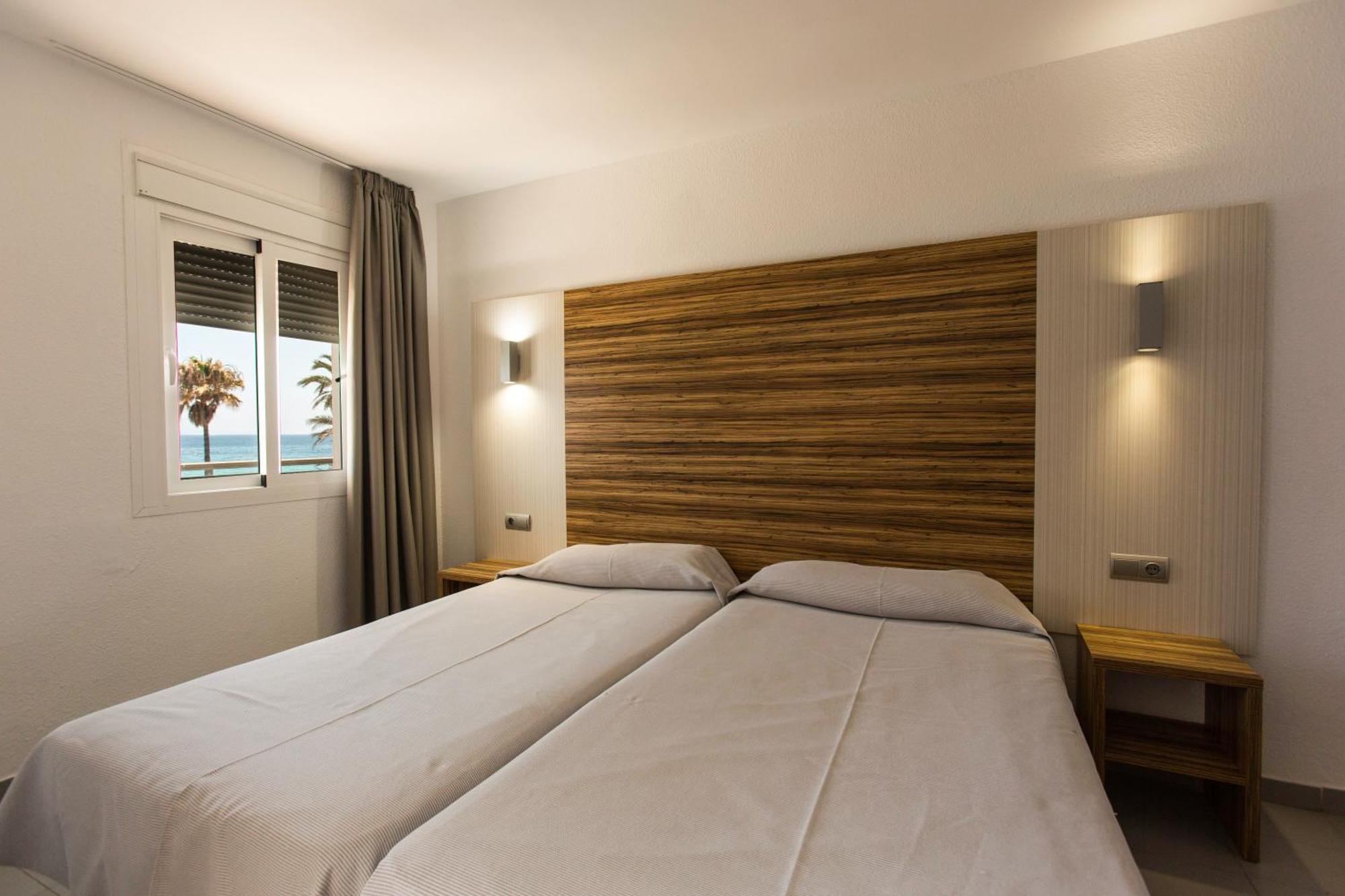 Apartamentos Jet - Adults Only Playa d'en Bossa Bagian luar foto