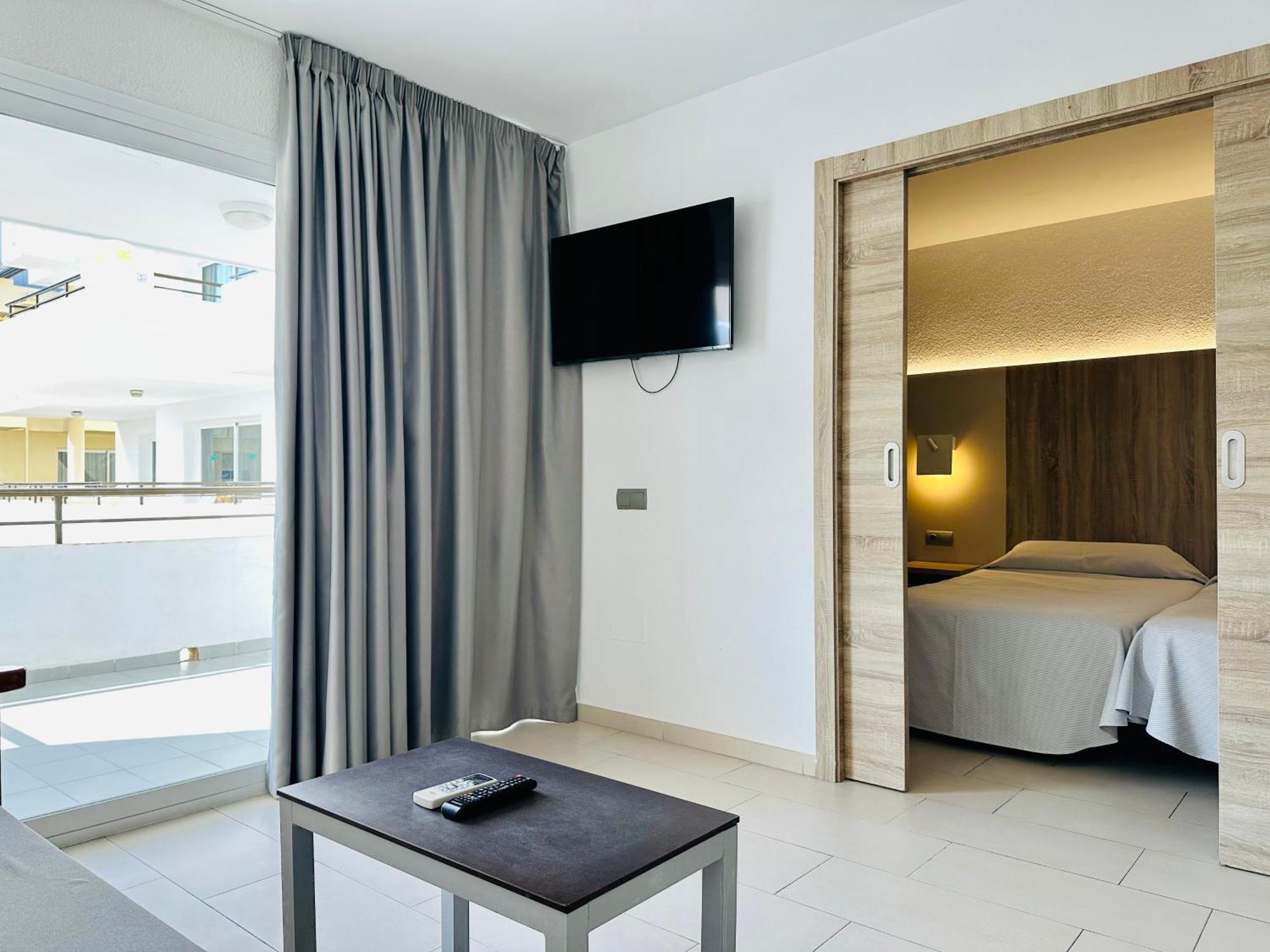 Apartamentos Jet - Adults Only Playa d'en Bossa Bagian luar foto