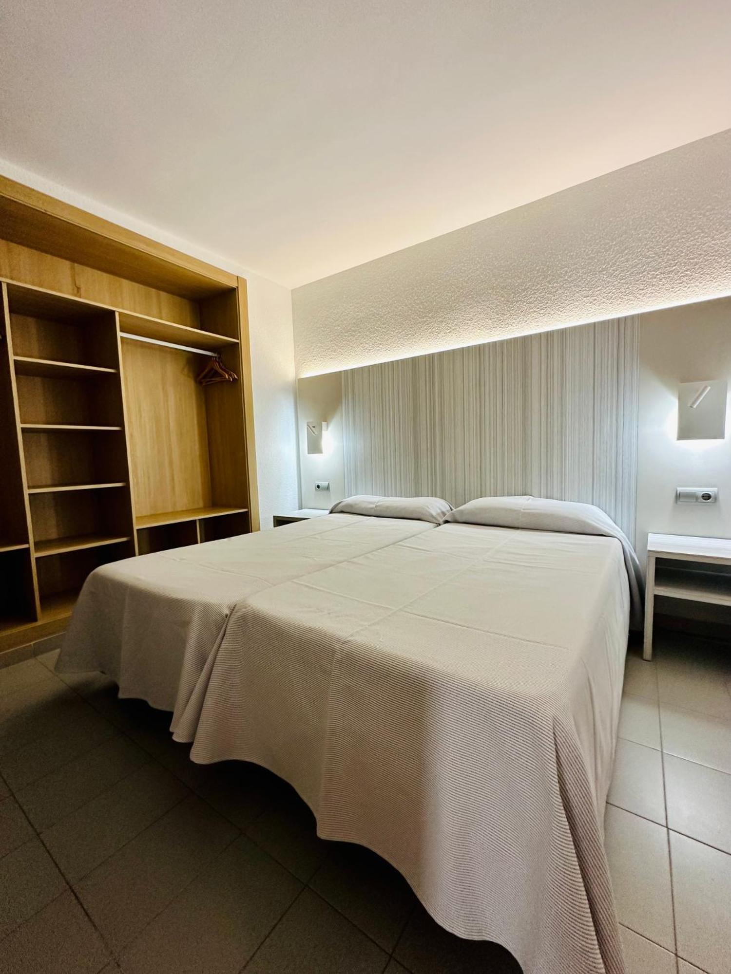 Apartamentos Jet - Adults Only Playa d'en Bossa Bagian luar foto