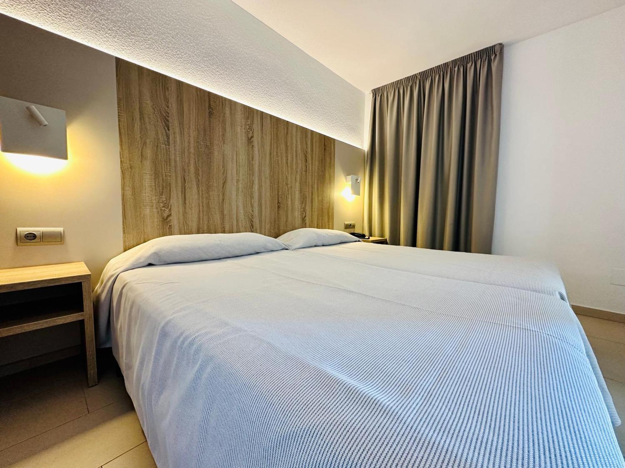 Apartamentos Jet - Adults Only Playa d'en Bossa Bagian luar foto