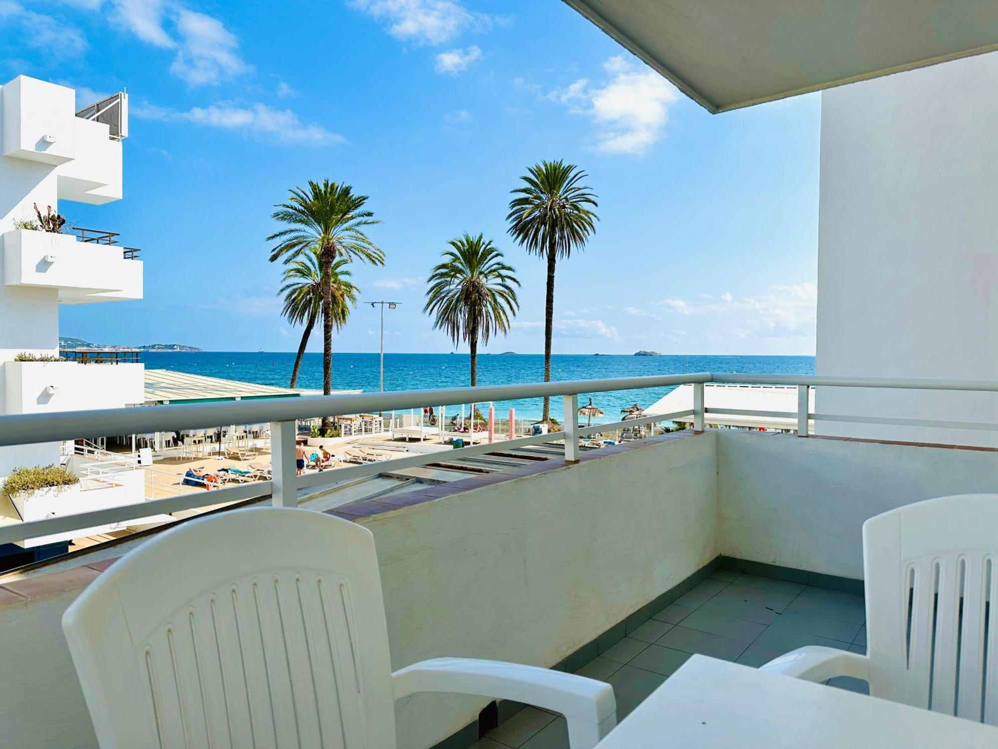 Apartamentos Jet - Adults Only Playa d'en Bossa Bagian luar foto
