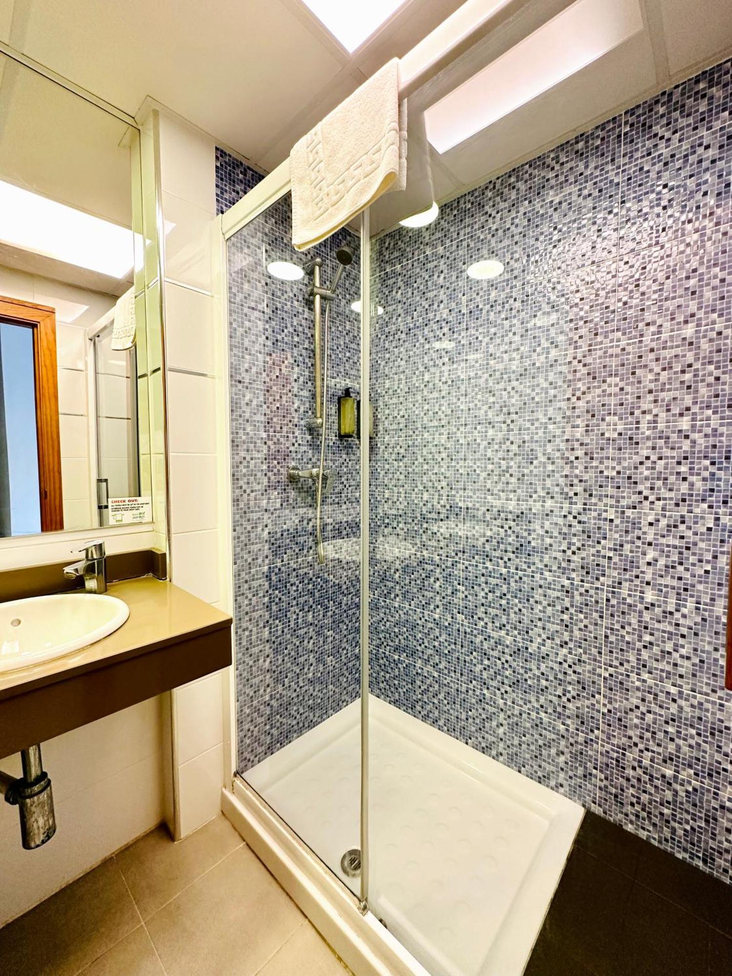 Apartamentos Jet - Adults Only Playa d'en Bossa Bagian luar foto