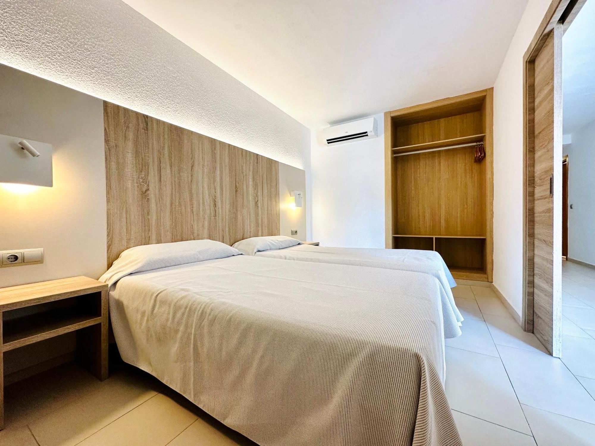 Apartamentos Jet - Adults Only Playa d'en Bossa Bagian luar foto