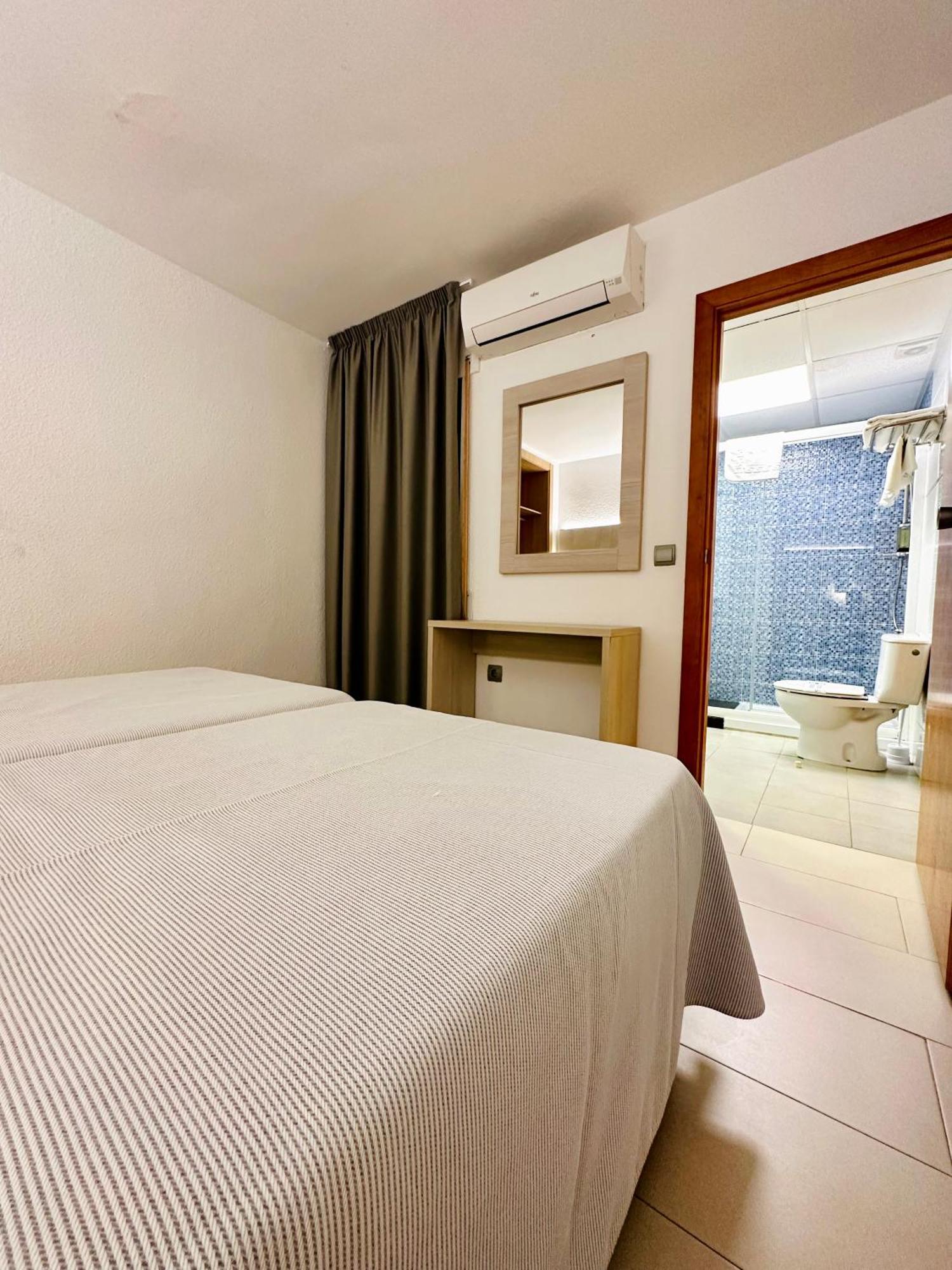 Apartamentos Jet - Adults Only Playa d'en Bossa Bagian luar foto